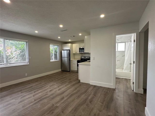 4 of 18 - 5911 Ne 18th Ave 1, Fort Lauderdale, FL
