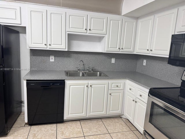 5 of 19 - 901 Hillcrest Dr 205, Hollywood, FL