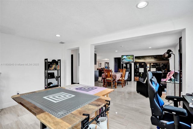 4 of 40 - 1124 Nw 16th St, Fort Lauderdale, FL
