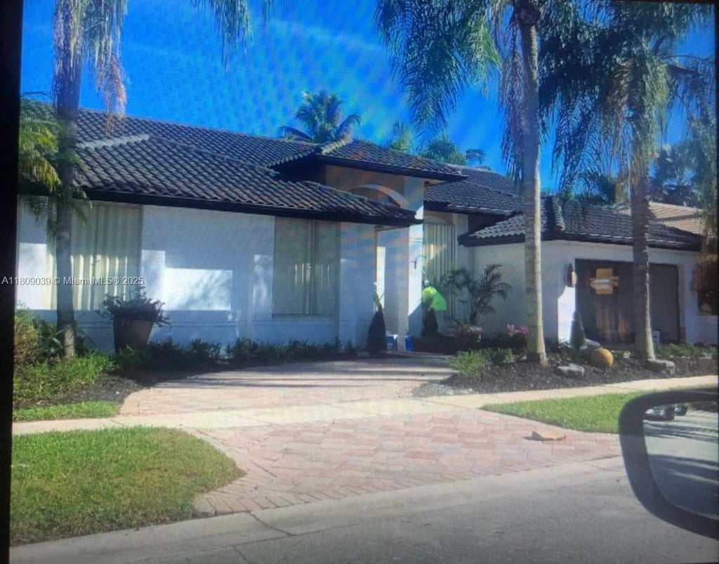 28 Nw 108th Way, Plantation