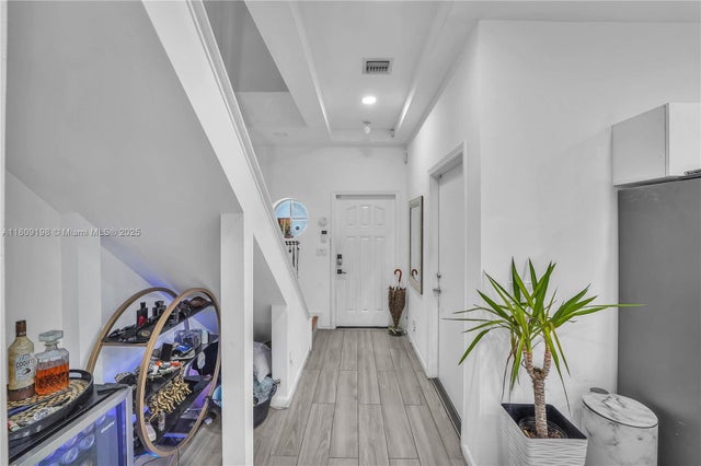 3 of 27 - 2307 Washington St 5, Hollywood, FL