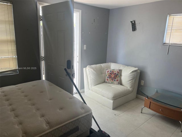 4 of 8 - 2446 Liberty St 2, Hollywood, FL