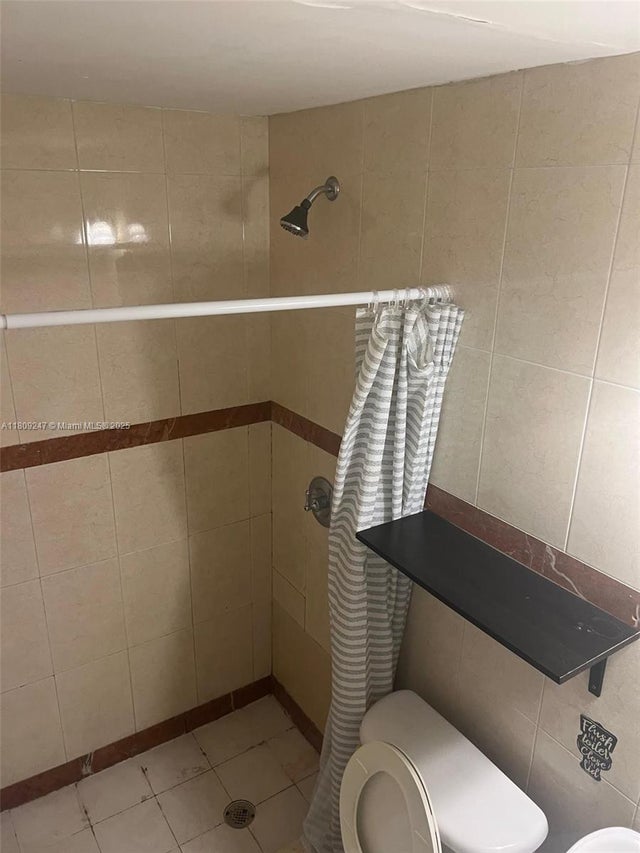 5 of 8 - 2446 Liberty St 2, Hollywood, FL