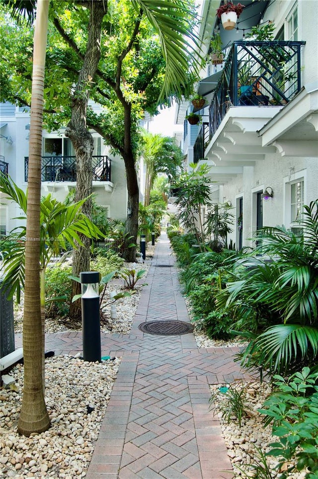 2 of 27 - 452 Ne 2nd Ave, Fort Lauderdale, FL