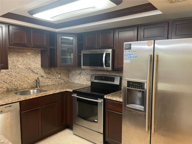 2 of 12 - 3900 N Hills Dr 107, Hollywood, FL