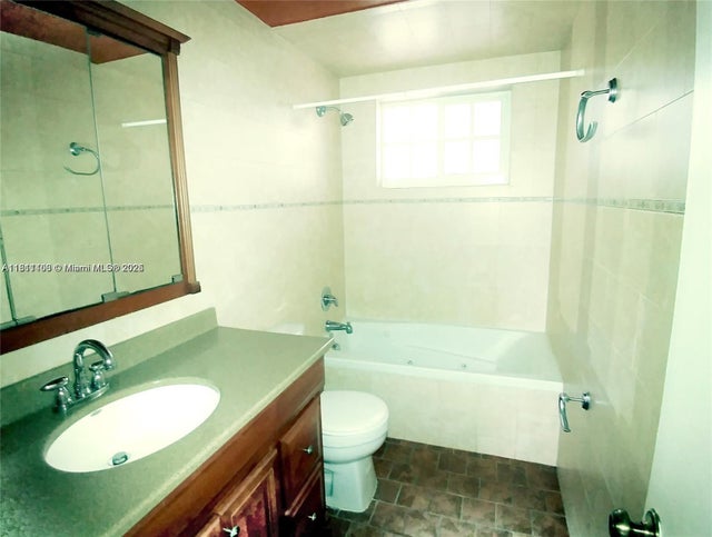 3 of 8 - 462 Golden Isles Dr 205, Hallandale Beach, FL
