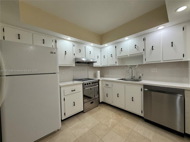 3 of 30 - 600 Three Islands Blvd 101, Hallandale Beach, FL