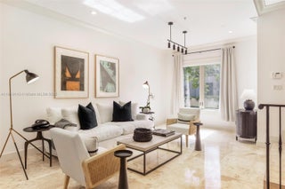 Photo of Listing #A11810143