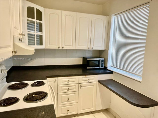 1 of 20 - 2380 Diana Dr 02, Hallandale Beach, FL