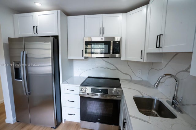 5 of 20 - 136 S Cypress Rd 314, Pompano Beach, FL