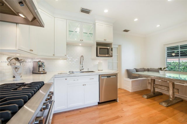 4 of 20 - 910 Santiago St, Coral Gables, FL