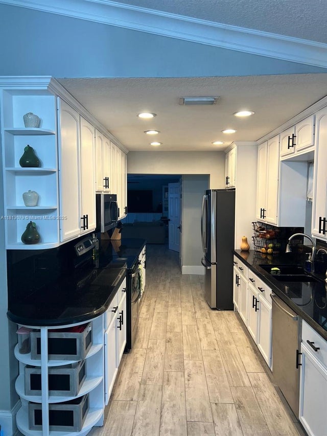 4 of 32 - 11613 N 42nd Rd N, West Palm Beach, FL