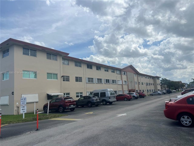 2 of 12 - 5300 Washington St C211, Hollywood, FL