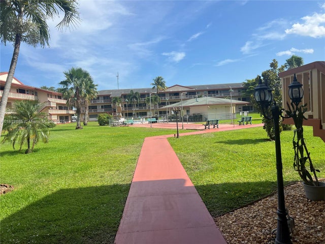 3 of 12 - 5300 Washington St C211, Hollywood, FL