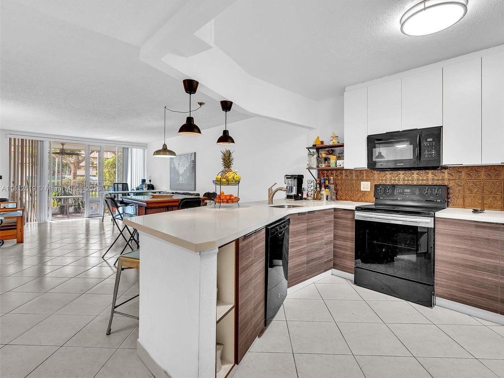 1770 Ne 191st St 116-1, Miami