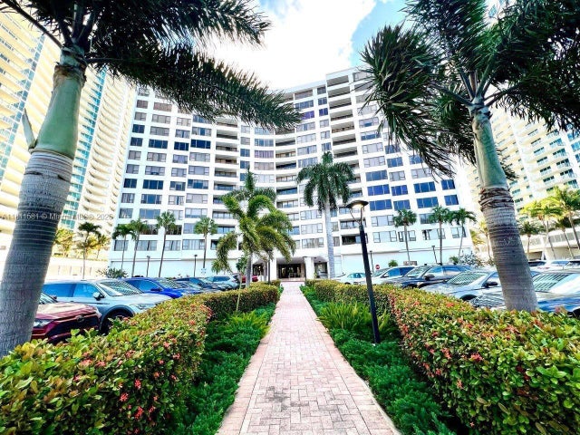 2 of 10 - 3505 S Ocean Dr 619, Hollywood, FL