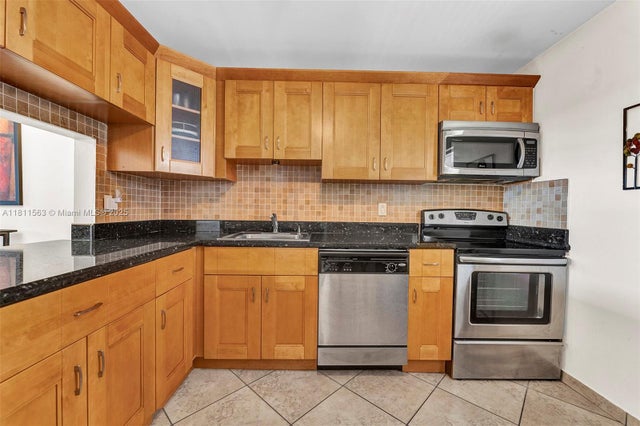 2 of 29 - 410 Se 2nd St 308, Hallandale Beach, FL