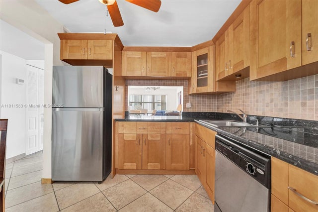 3 of 29 - 410 Se 2nd St 308, Hallandale Beach, FL