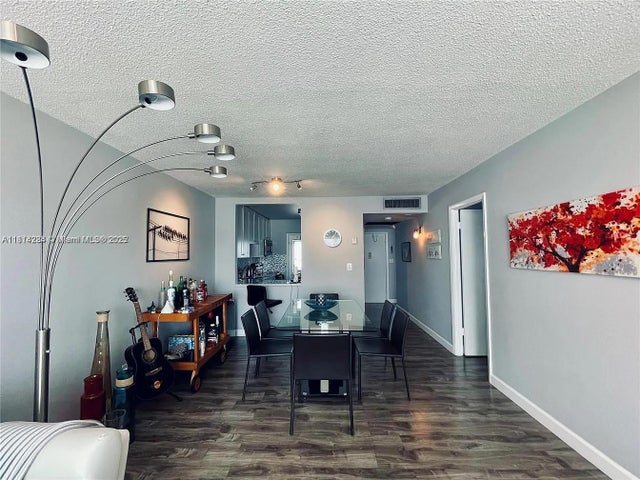 2 of 19 - 2300 Park Ln 201, Hollywood, FL