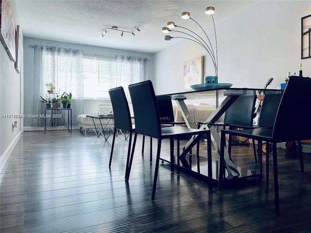 4 of 19 - 2300 Park Ln 201, Hollywood, FL