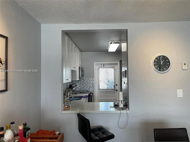 5 of 19 - 2300 Park Ln 201, Hollywood, FL