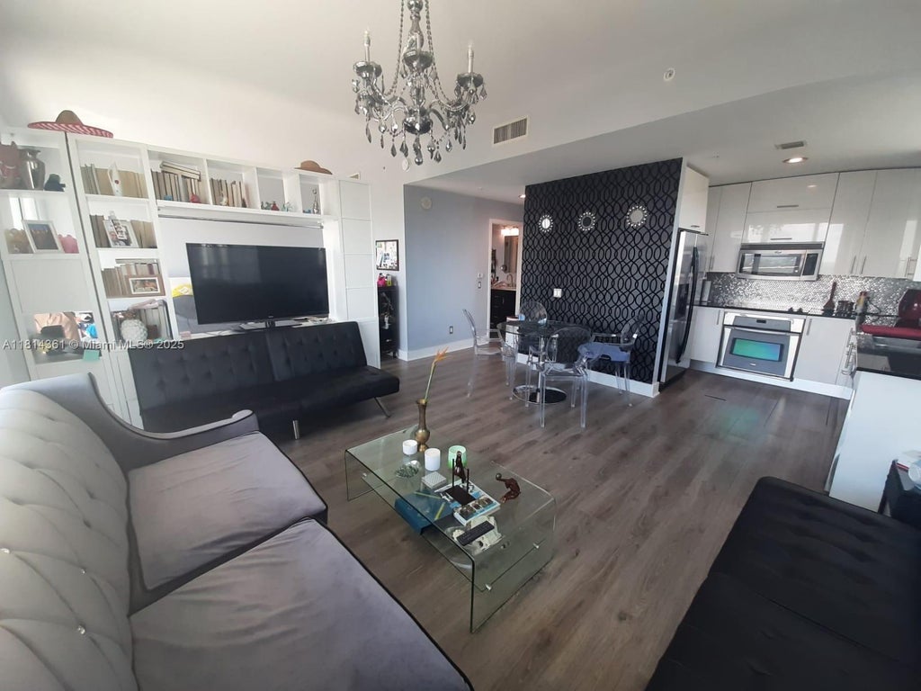 60 Sw 13th St 1601, Miami