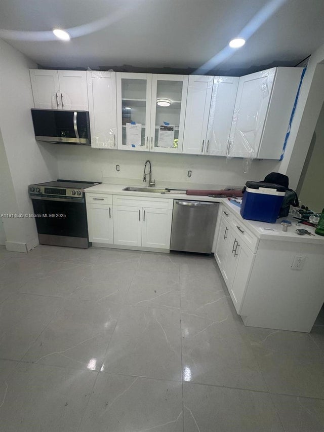 3 of 9 - 2823 Polk Street A, Hollywood, FL