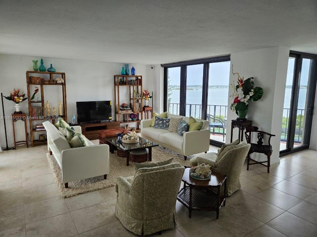 2 of 29 - 5420 N Ocean Dr 706, Singer Island, FL