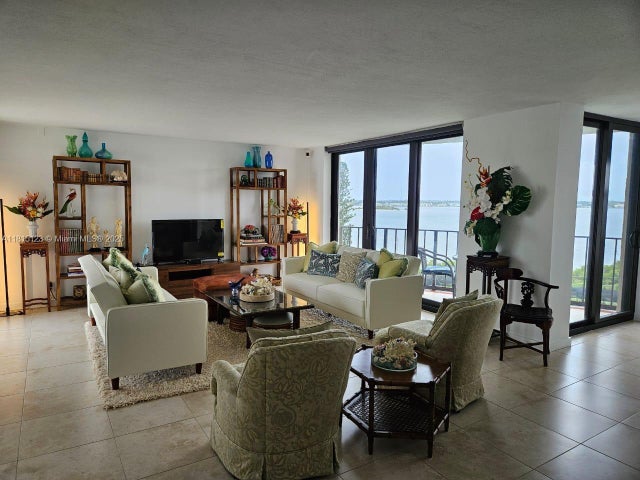 3 of 29 - 5420 N Ocean Dr 706, Singer Island, FL