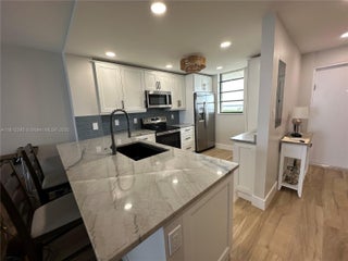 Photo of Listing #A11815295