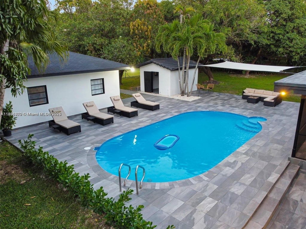 7335 Sw 104th St, Pinecrest