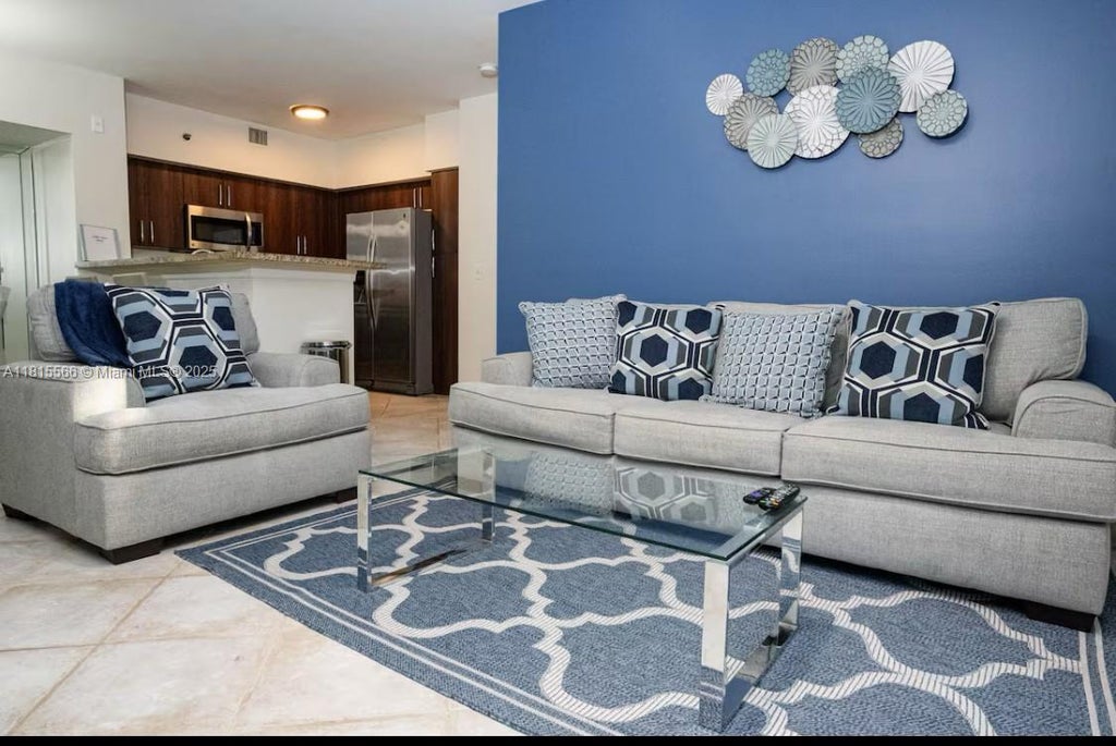 19801 E Country Club Drive 4-103, Aventura