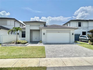 Photo of Listing #A11815774