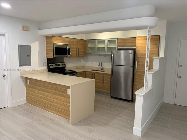 1 of 12 - 315 Majorca Av 3, Coral Gables, FL
