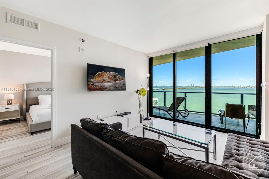 460 Ne 28th St 1707, Miami