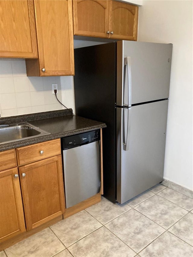 1 of 10 - 812 Ne 2nd St 1-2, Hallandale Beach, FL
