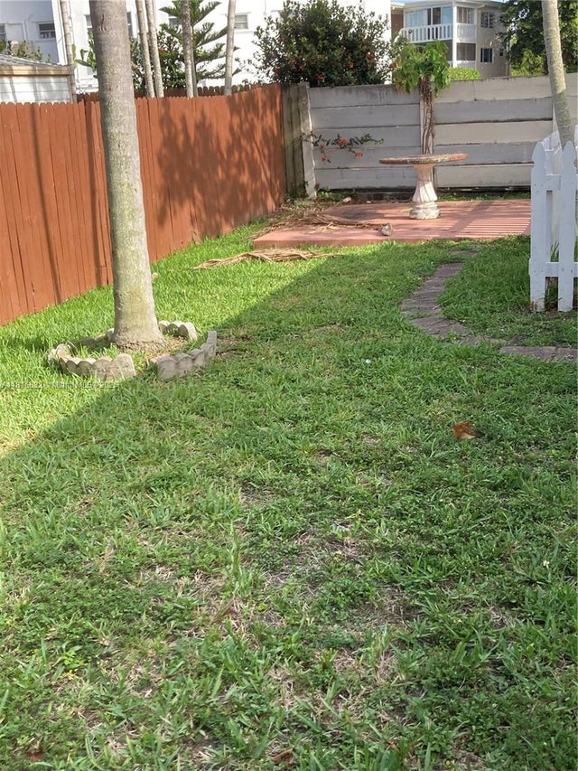 3 of 10 - 812 Ne 2nd St 1-2, Hallandale Beach, FL