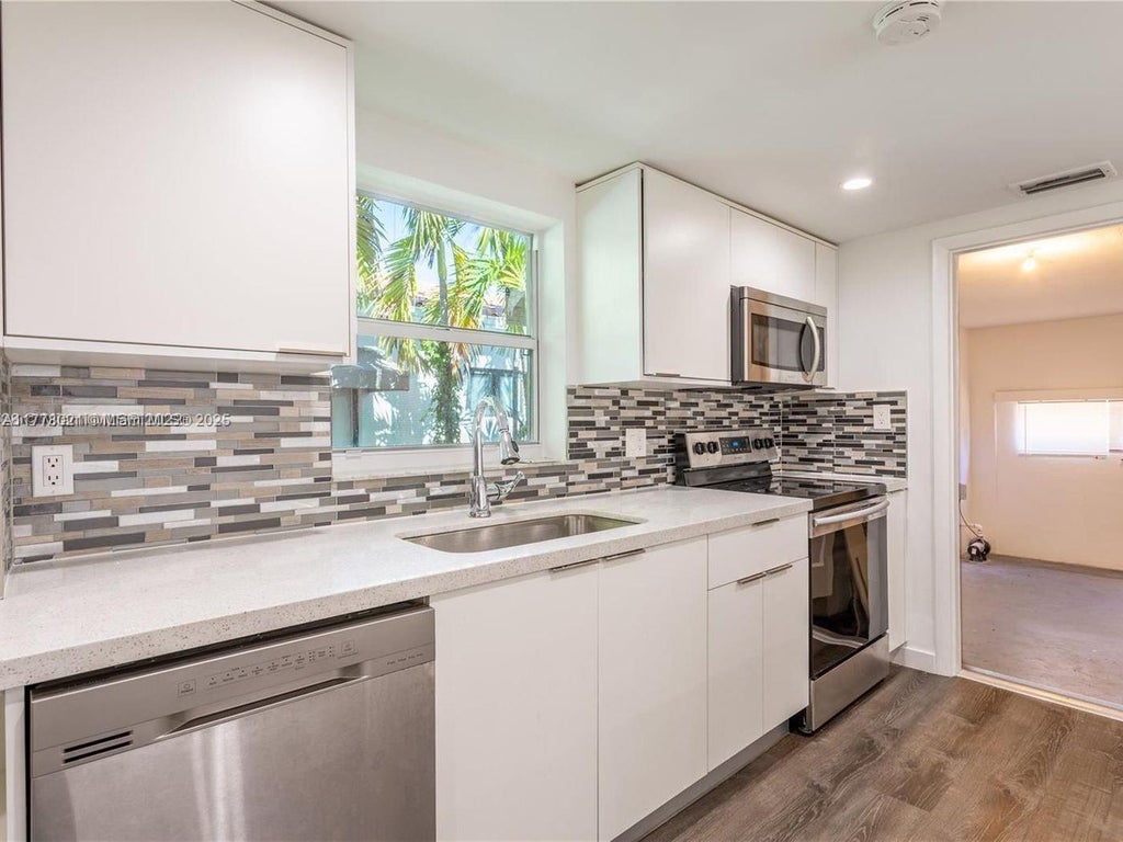 2520 Sw 22nd Ter Na, Miami