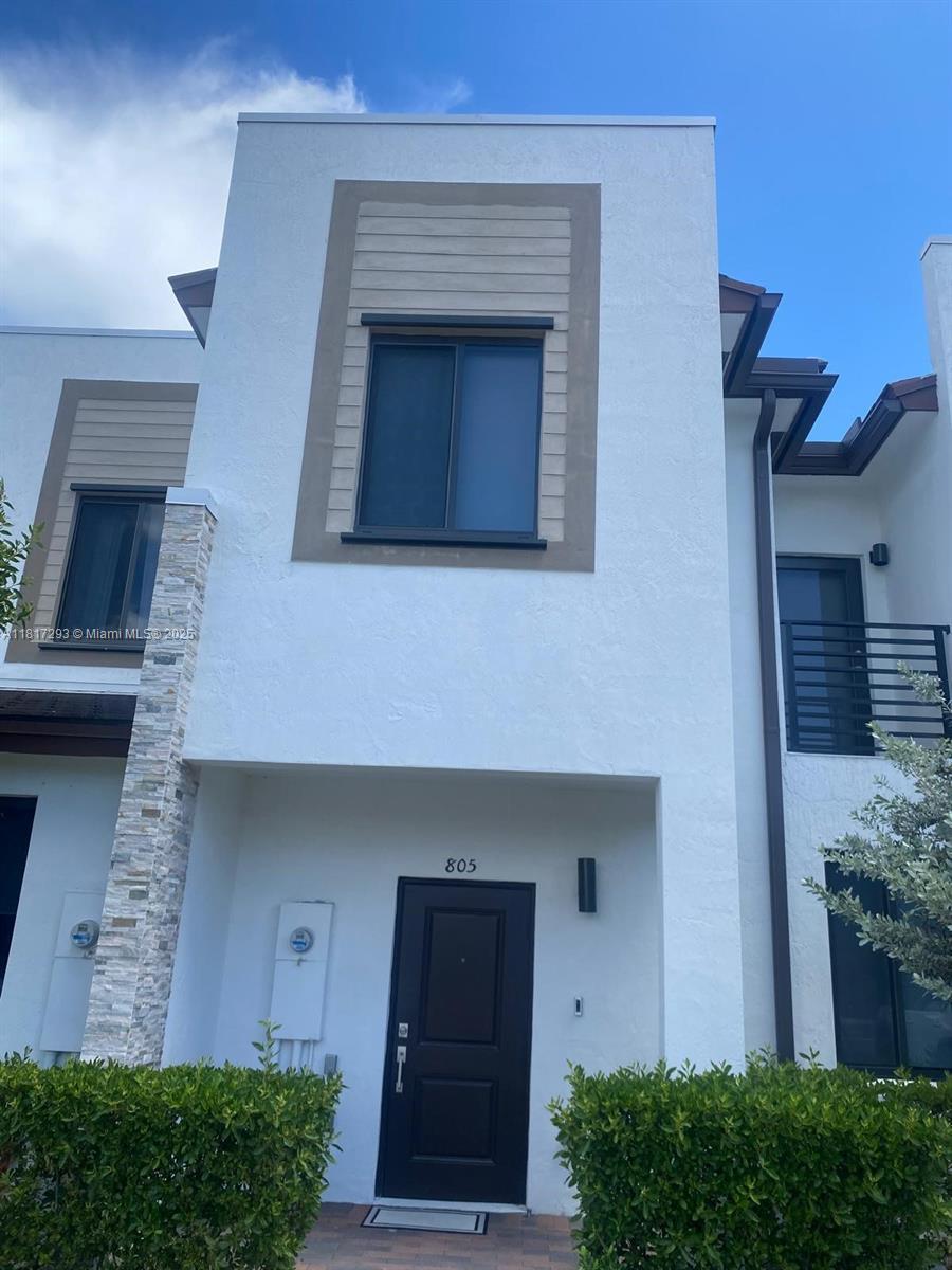 805 Ne 211 St, Miami