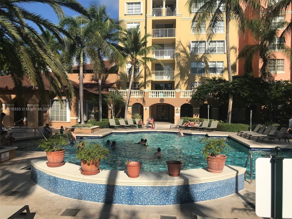 19801 E Country Club Dr 4-603, Aventura