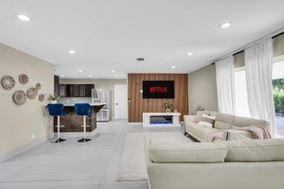 Photo of Listing #A11819752