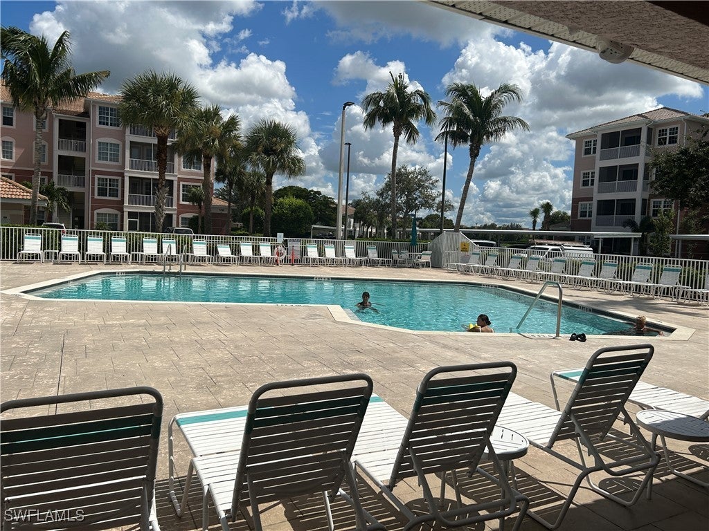 15901 Royal Pointe Ln 402, Fort Myers