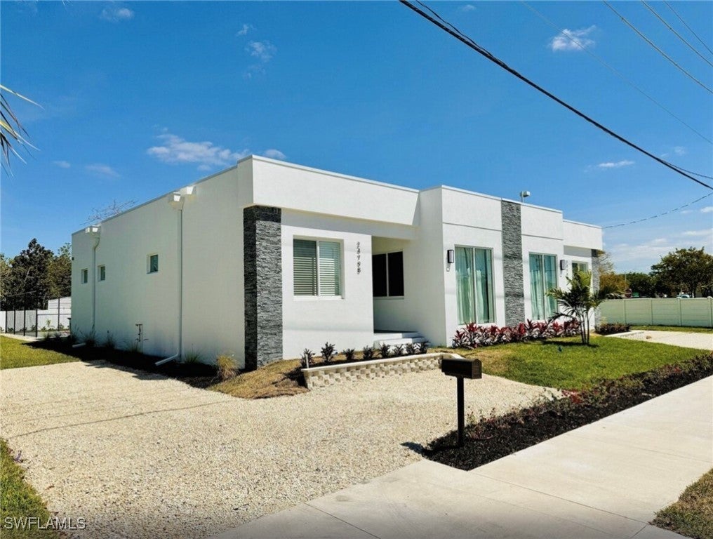 2479 Shadowlawn Dr, Naples