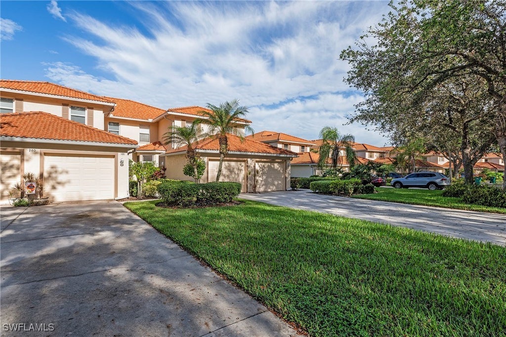 280 Robin Hood Cir 101, Naples