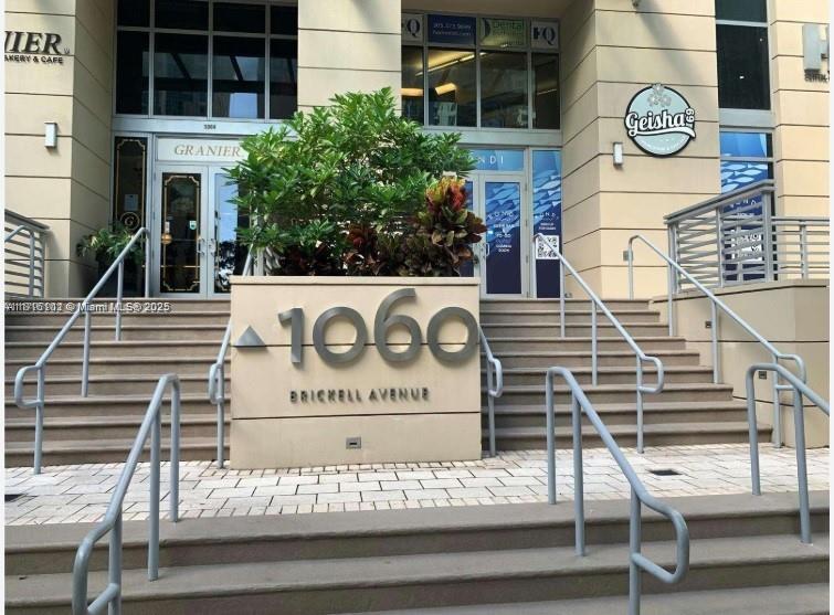 1060 Brickell Ave 2201, Miami
