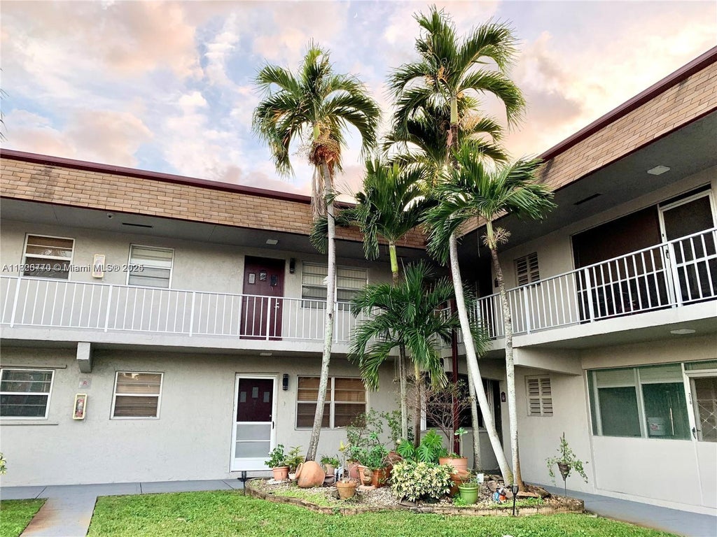 2050 Nw 81st Ave 223, Pembroke Pines