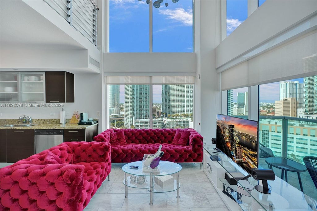 41 Se 5th St 1317, Miami