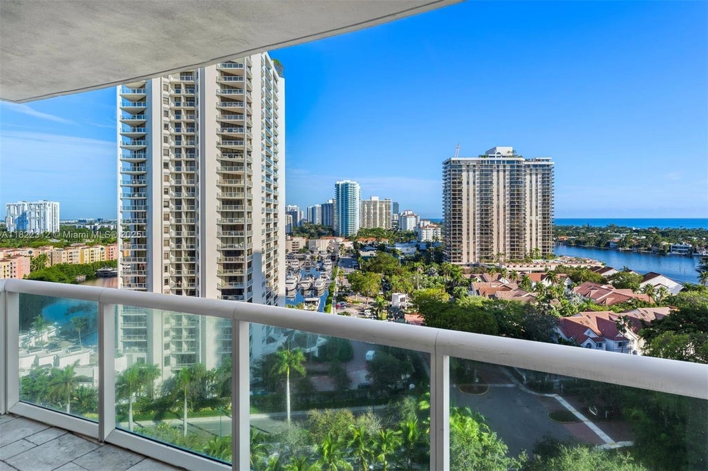 19400 Turnberry Way 1221, Aventura