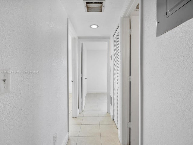 5 of 13 - 821 Nw 5th Ave 1, Hallandale Beach, FL