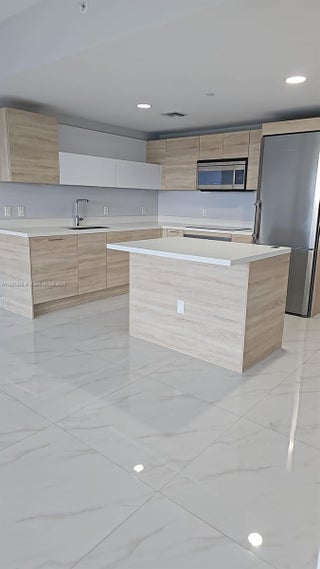 Photo of Listing #A11821885